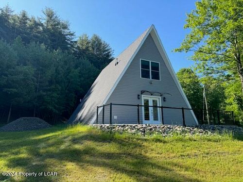 452 Lake Catalpa Road, Dallas, PA, 18612 | Card Image