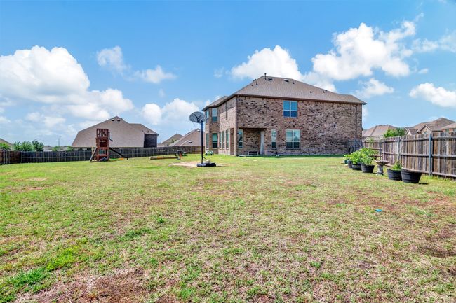 Large Yard | Image 30