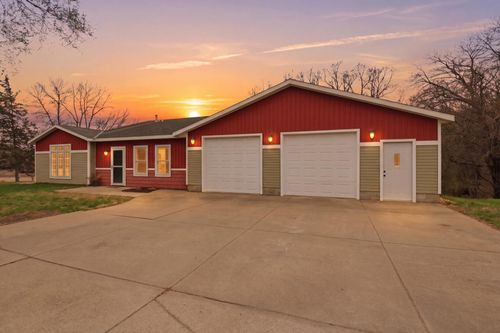 20401 121st St Ne, New London, MN, 56273-9408 | Card Image