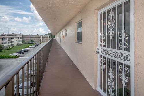 408-711 Lori Dr, Palm Springs, FL, 33461-1287 | Card Image