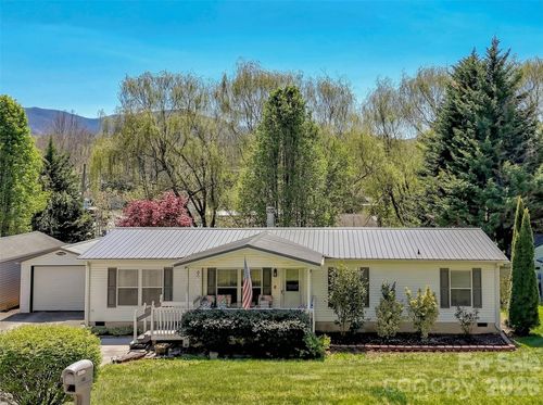 233 Fourth Street, Waynesville, NC, 28786 | Card Image