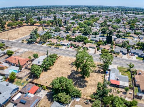 4921 E Tulare Street, Fresno, CA, 93727 | Card Image