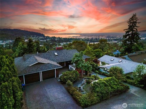 905 Queen St, Bellingham, WA, 98229-2141 | Card Image