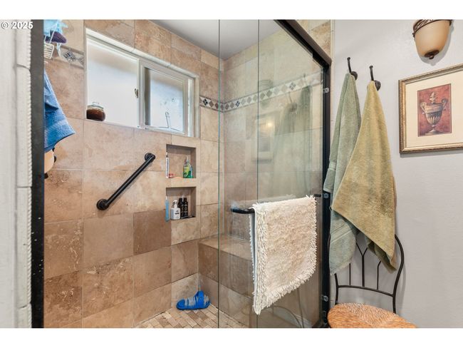 270 Se Robin Way, House other with 3 bedrooms, 2 bathrooms and 2 parking in Gresham OR | Image 25