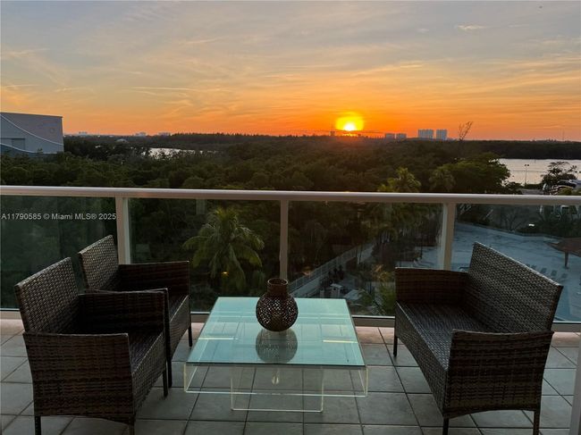 APT-617 - 100 Bayview Dr, Condo with 2 bedrooms, 2 bathrooms and null parking in Sunny Isles Beach FL | Image 28