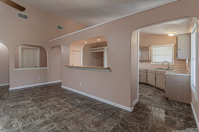 180 Brandon Way, House other with 3 bedrooms, 2 bathrooms and null parking in Poteet TX | Image 10