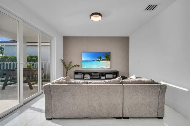 942 Lavender Cir, House other with 4 bedrooms, 3 bathrooms and null parking in Weston FL | Image 28