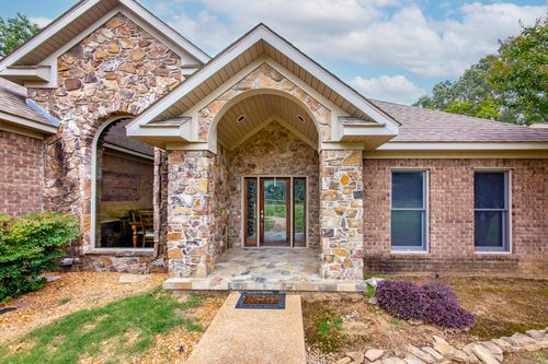 814 Ridge Rd, Heber Springs, AR, 72543-7802 | Card Image