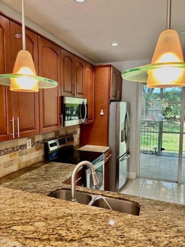 1838 Nw 79 Th Way, Townhouse with 3 bedrooms, 3 bathrooms and null parking in Pembroke Pines FL | Image 6