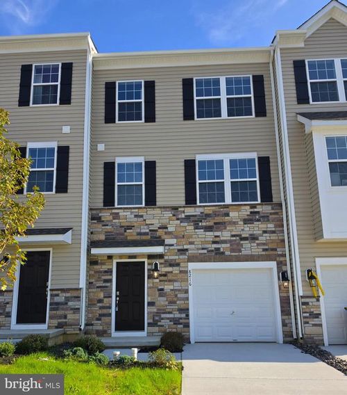 8216 Alexander Ct, BREINIGSVILLE, PA, 18031-8755 | Card Image