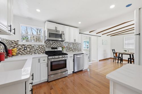 69 Maplehurst Ave, East Longmeadow, MA, 01028-1711 | Card Image