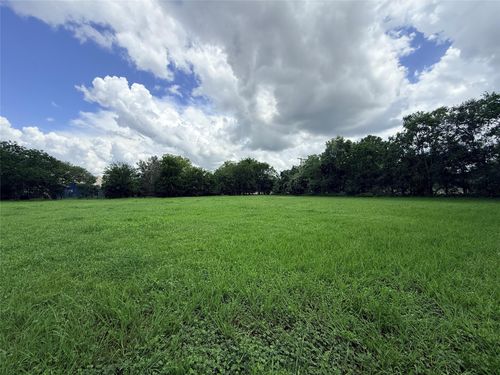 702 E Courthouse St, Cuero, TX, 77954-2704 | Card Image