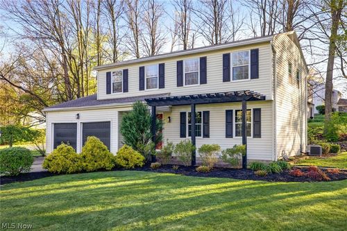561 Bath Hills Blvd, Akron, OH, 44333-2774 | Card Image