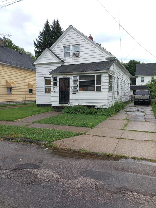 7406 Park Ave, Cleveland, OH, 44105-5062 | Card Image