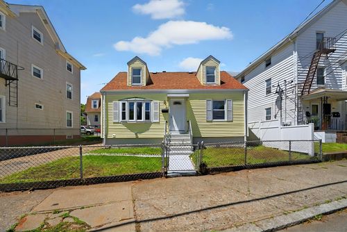 111 Cleveland St, Pawtucket, RI, 02860-5240 | Card Image