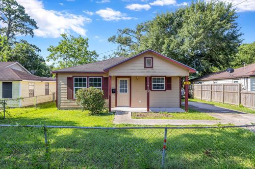 1715 E Lucas Dr, Beaumont, TX, 77703-1110 | Card Image
