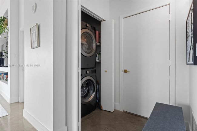 APT-1715 - 10 Sw South River Dr, Condo with 2 bedrooms, 1 bathrooms and null parking in Miami FL | Image 12