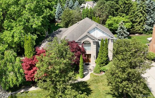 158 Telford Dr, Troy, MI, 48085-1583 | Card Image