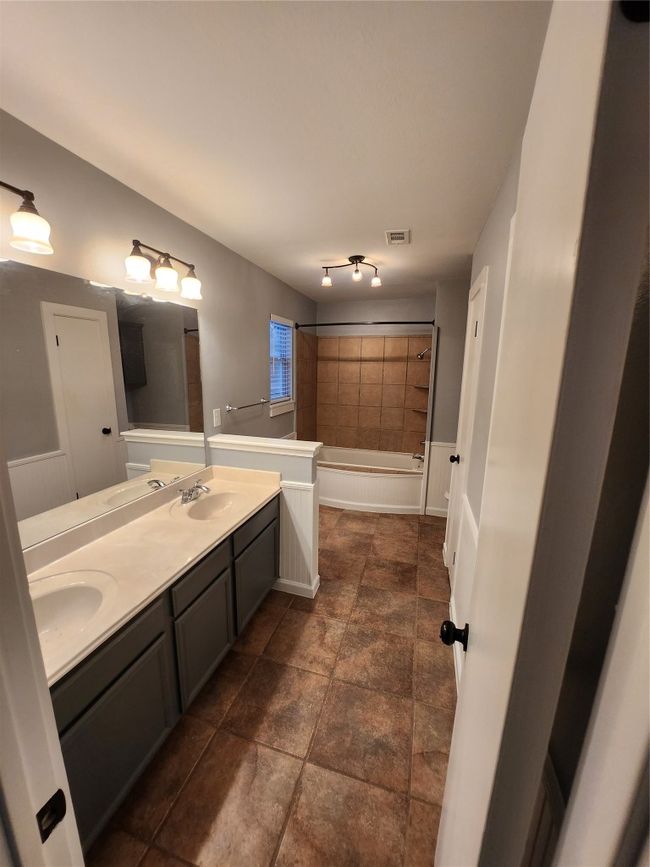 Full bath with double vanity and shower combination | Image 7