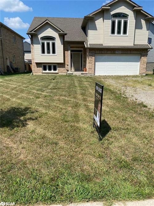 7813 Oldfield Rd, Niagara Falls, ON, L2G0H6 | Card Image