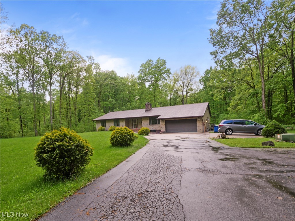 Lyntz Townline Rd, Warren, OH 44481