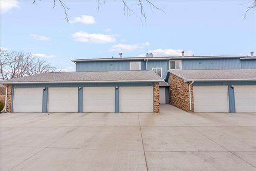 apt-6-135 E San Marnan Dr, Waterloo, IA, 50702-5845 | Card Image