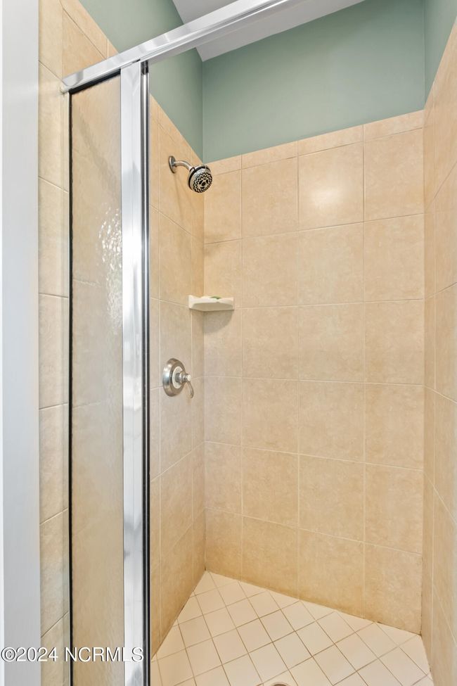 SEPARATE SHOWER | Image 17