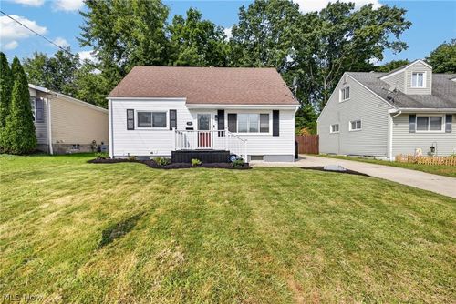 558 Alaho St, Akron, OH, 44305-2245 | Card Image