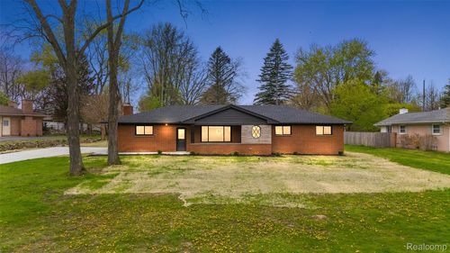 6141 Paramus, Clarkston, MI, 48346-2435 | Card Image