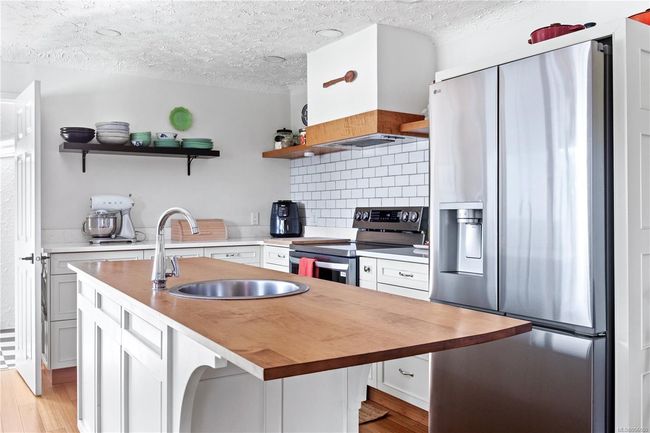 931 Mesher Pl, House other with 3 bedrooms, 3 bathrooms and 4 parking in Esquimalt BC | Image 20