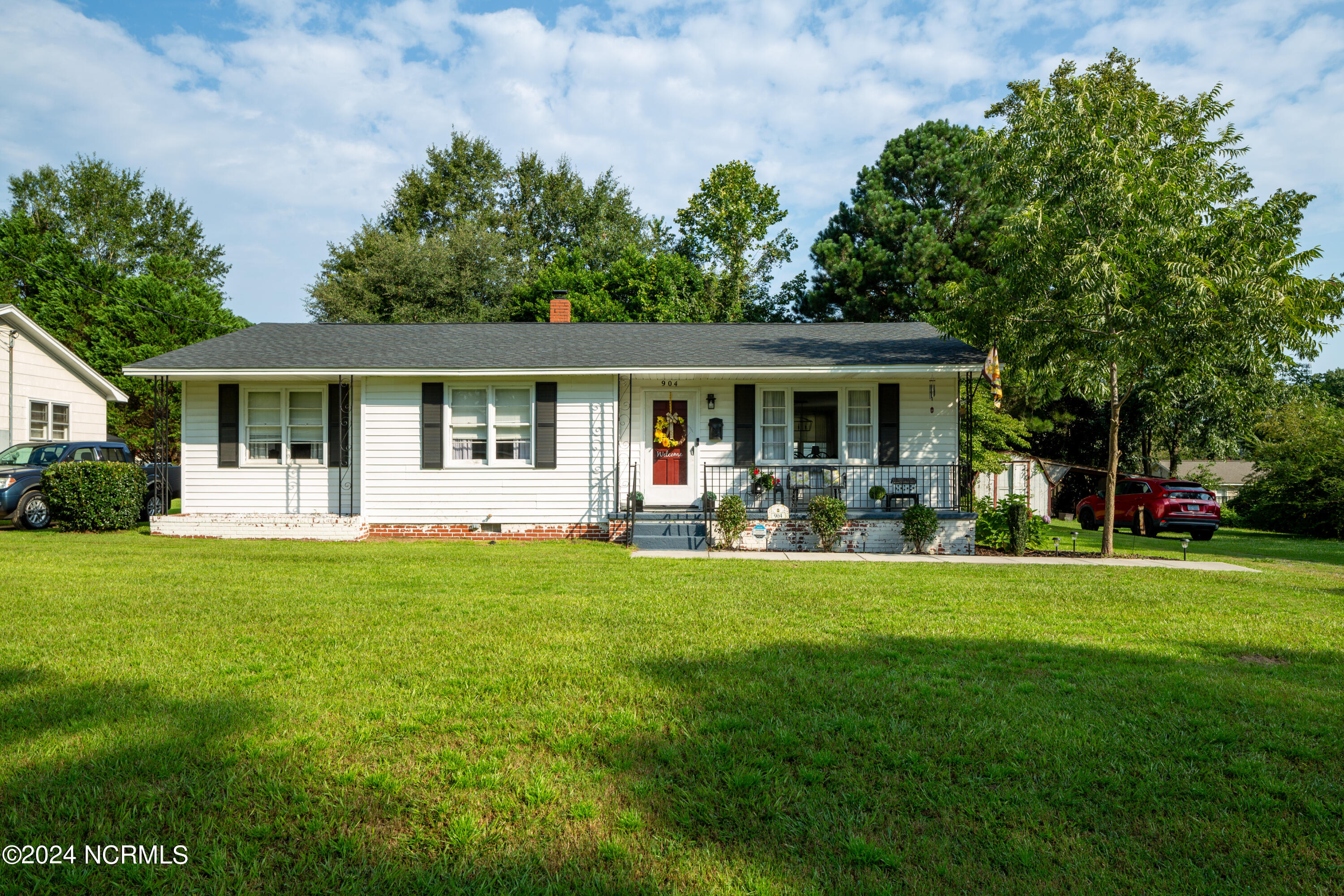 Warren St, Clinton, NC 28328