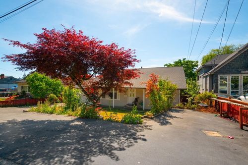 10845 142 St, Surrey, BC, V3R3K8 | Card Image
