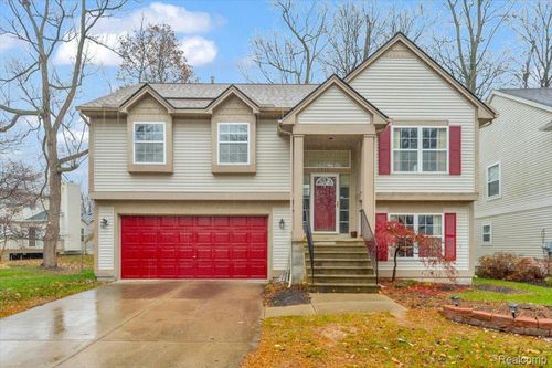 845 Canter Ln, Auburn Hills, MI, 48326-3676 | Card Image