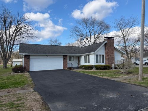 309 E Yates St, Newman, IL, 61942-7609 | Card Image