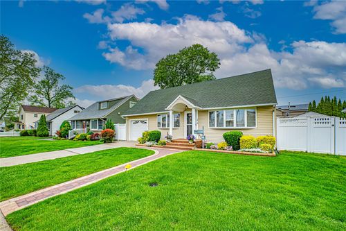 86 Vincent Rd, Hicksville, NY, 11801-1927 | Card Image