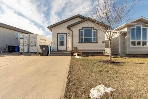 215 Heritage Court W, Home with 4 bedrooms, 2 bathrooms and 2 parking in Lethbridge AB | Card Image