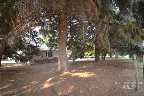 933 W State St, Eagle, ID, 83616-4807 | Card Image