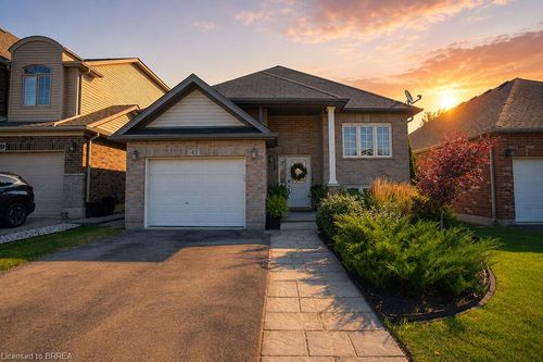 48 Nightingale Drive, Brantford, ON, N3T0G3 | Card Image