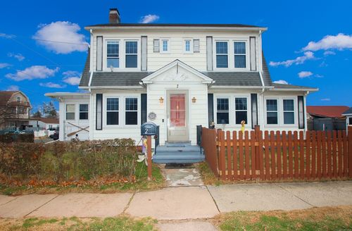 2 Treadwell St, West Haven, CT, 06516-5004 | Card Image