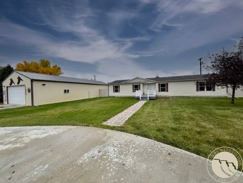 209 1st Street E, Lavina, MT, 59046 | Card Image