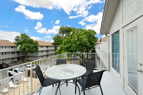 unit-j301-730 E Mather St, New Braunfels, TX, 78130-4469 | Card Image