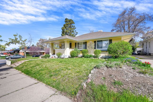 View of front of house with a front yard | Image 31