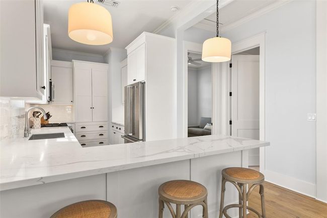 Additional view of Kitchen peninsula. | Image 15