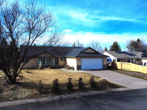 2518 Sari Dr, Klamath Falls, OR, 97601-1300 | Card Image