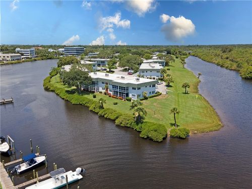 apt-a10-2800 Indian River Blvd, Vero Beach, FL, 32960-4231 | Card Image