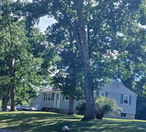 33 General Pulaski Dr, Salem, NH, 03079-2339 | Card Image