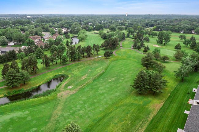 Pebble Creek Golf Course is just a few minute drive away and also features a golf simulator. | Image 29