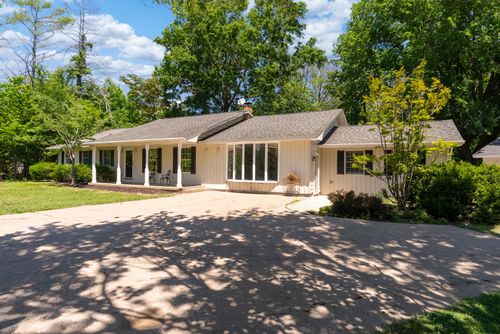 137 Peachtree Ln, Carbondale, IL, 62902-8017 | Card Image