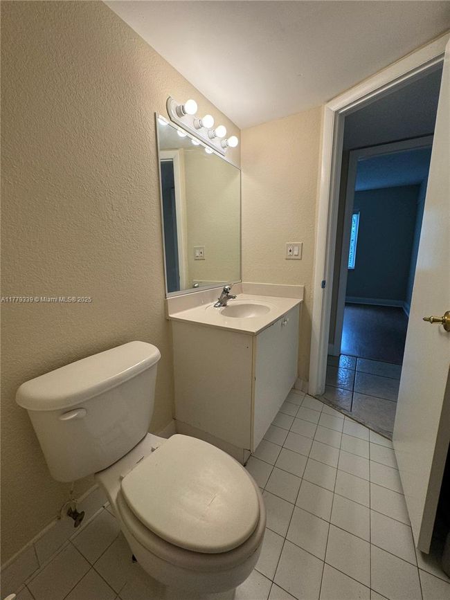 APT-315 - 4215 University Dr, Condo with 2 bedrooms, 2 bathrooms and null parking in Sunrise FL | Image 38
