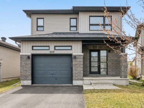 609 Robert St, Rockland, ON, K4K0J8 | Card Image